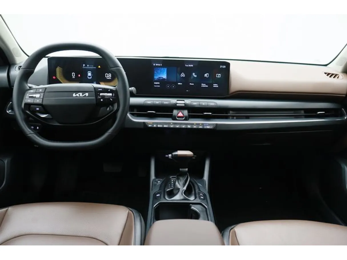 Car image 14