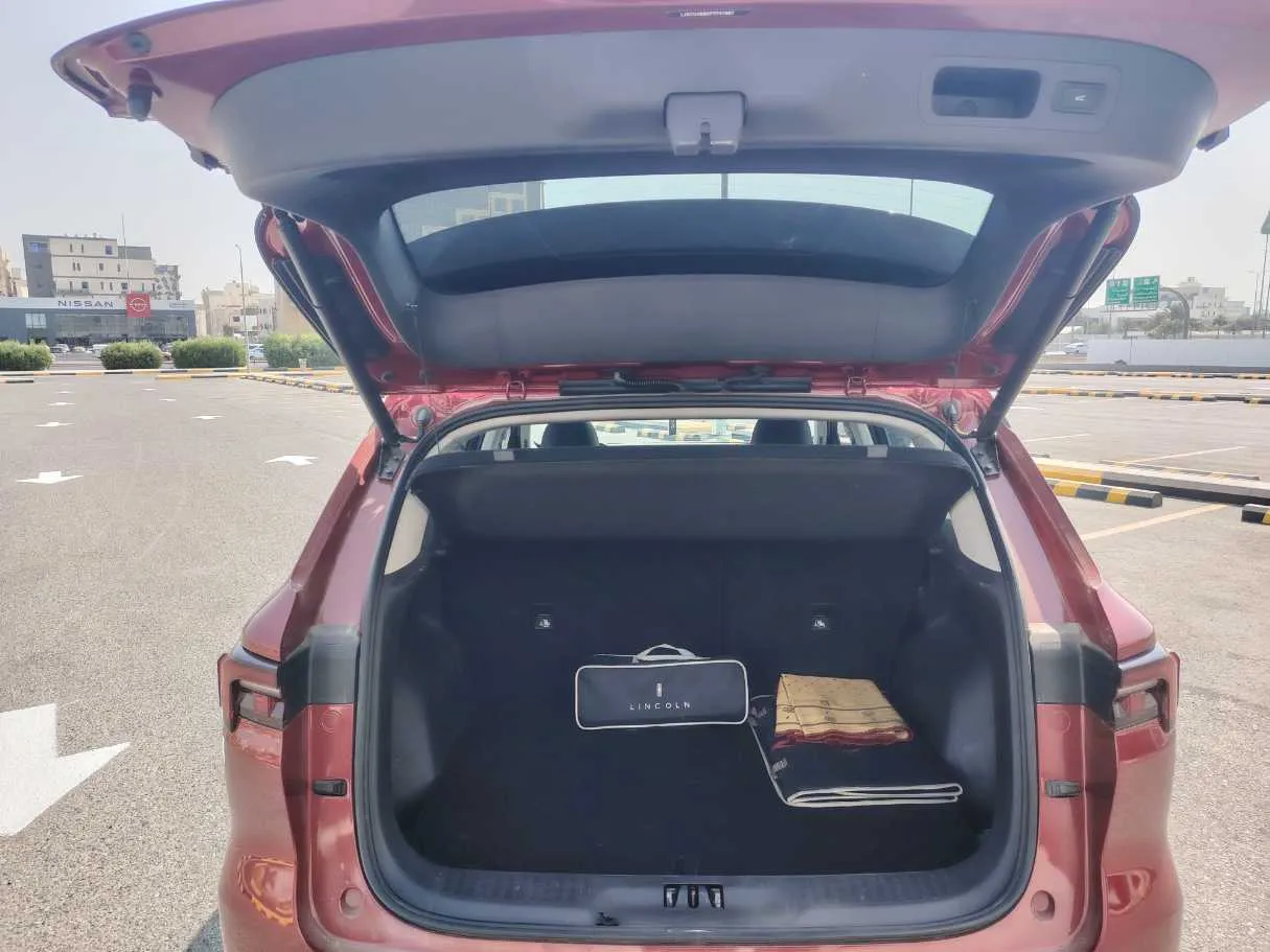 Car image 24