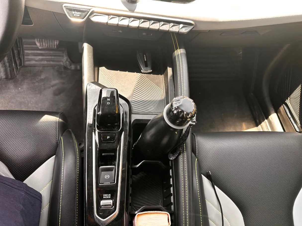 Car image 18