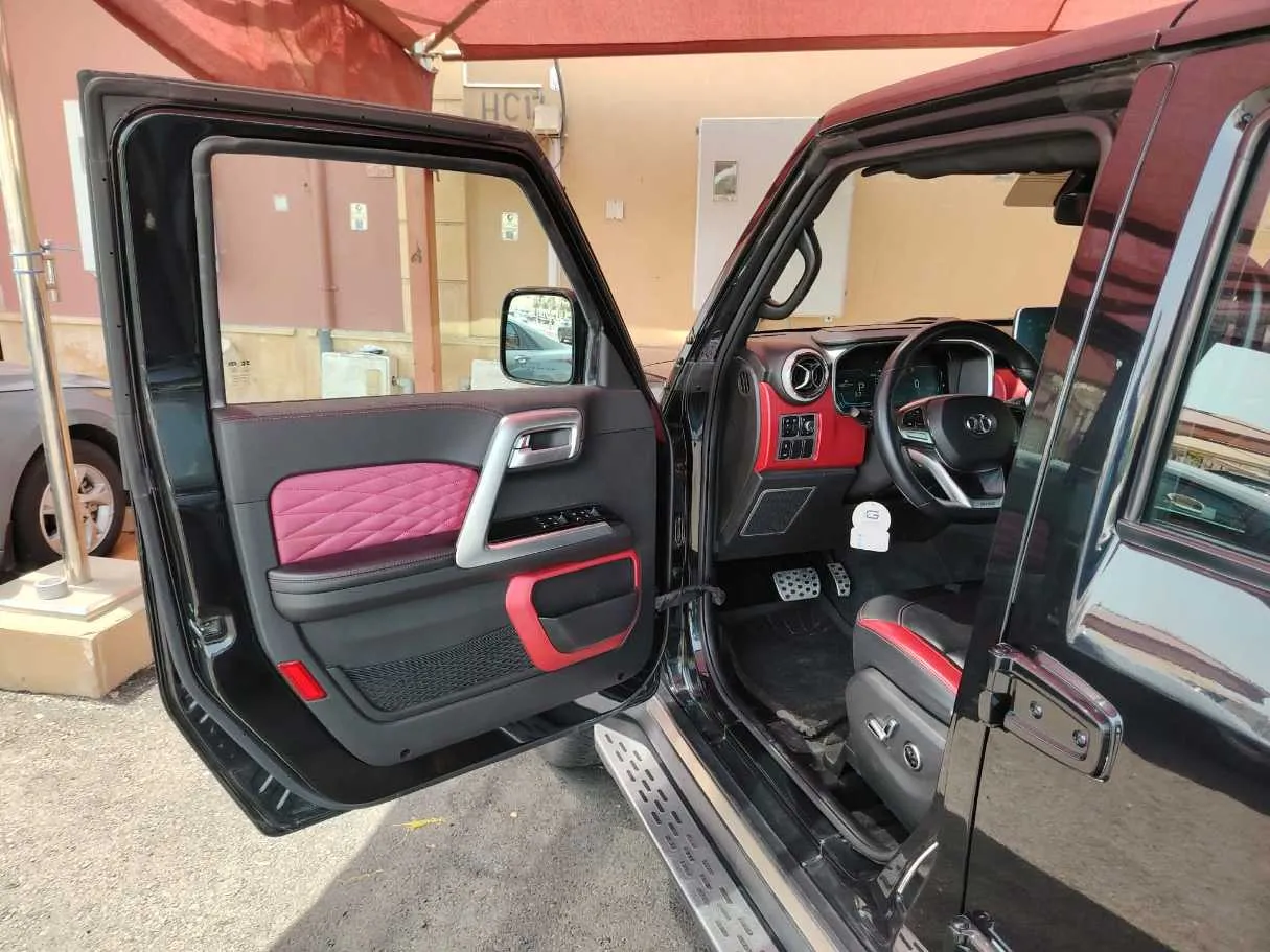 Car image 12