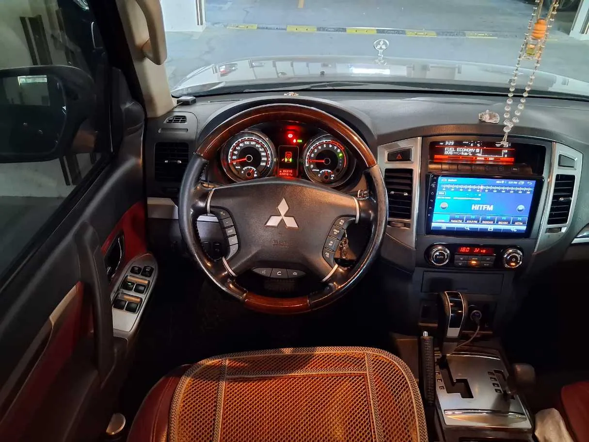 Car image 19