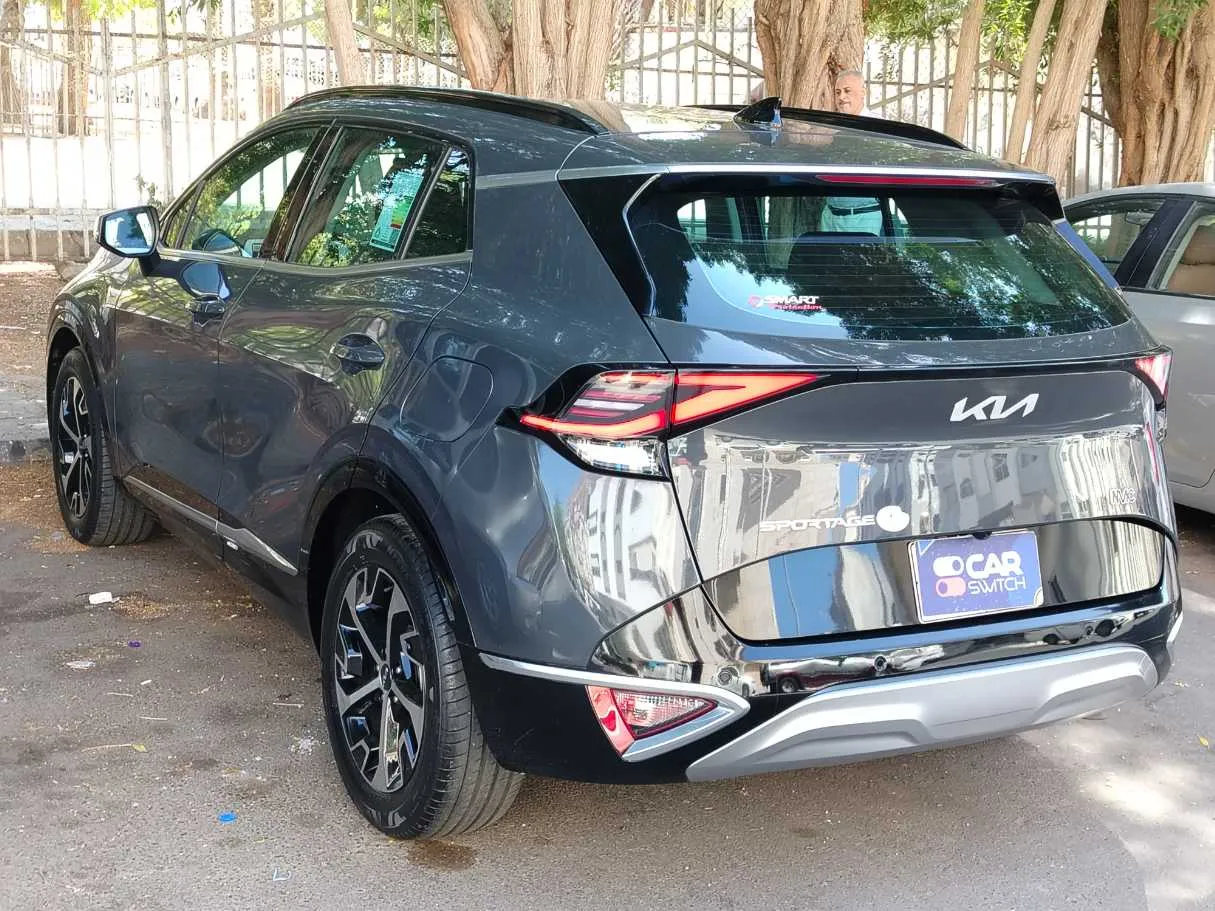 Car image 8