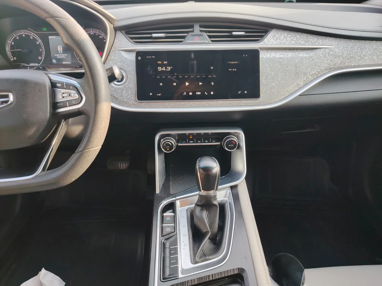 Car image 18