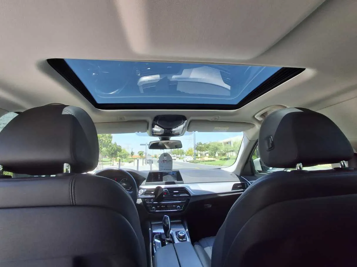 Car image 19