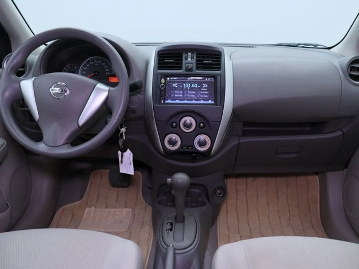 Car image 14