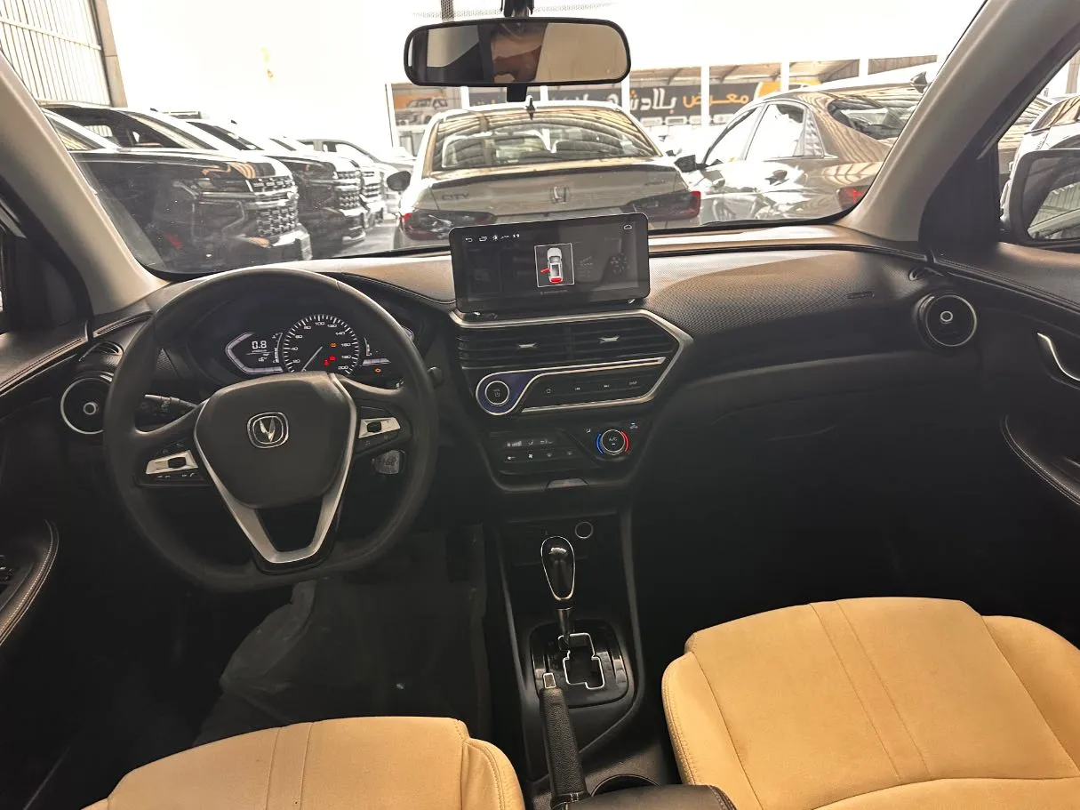 Car image 17