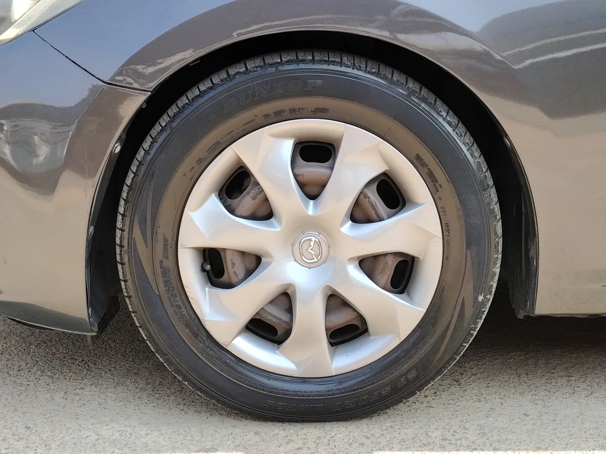 Car image 9