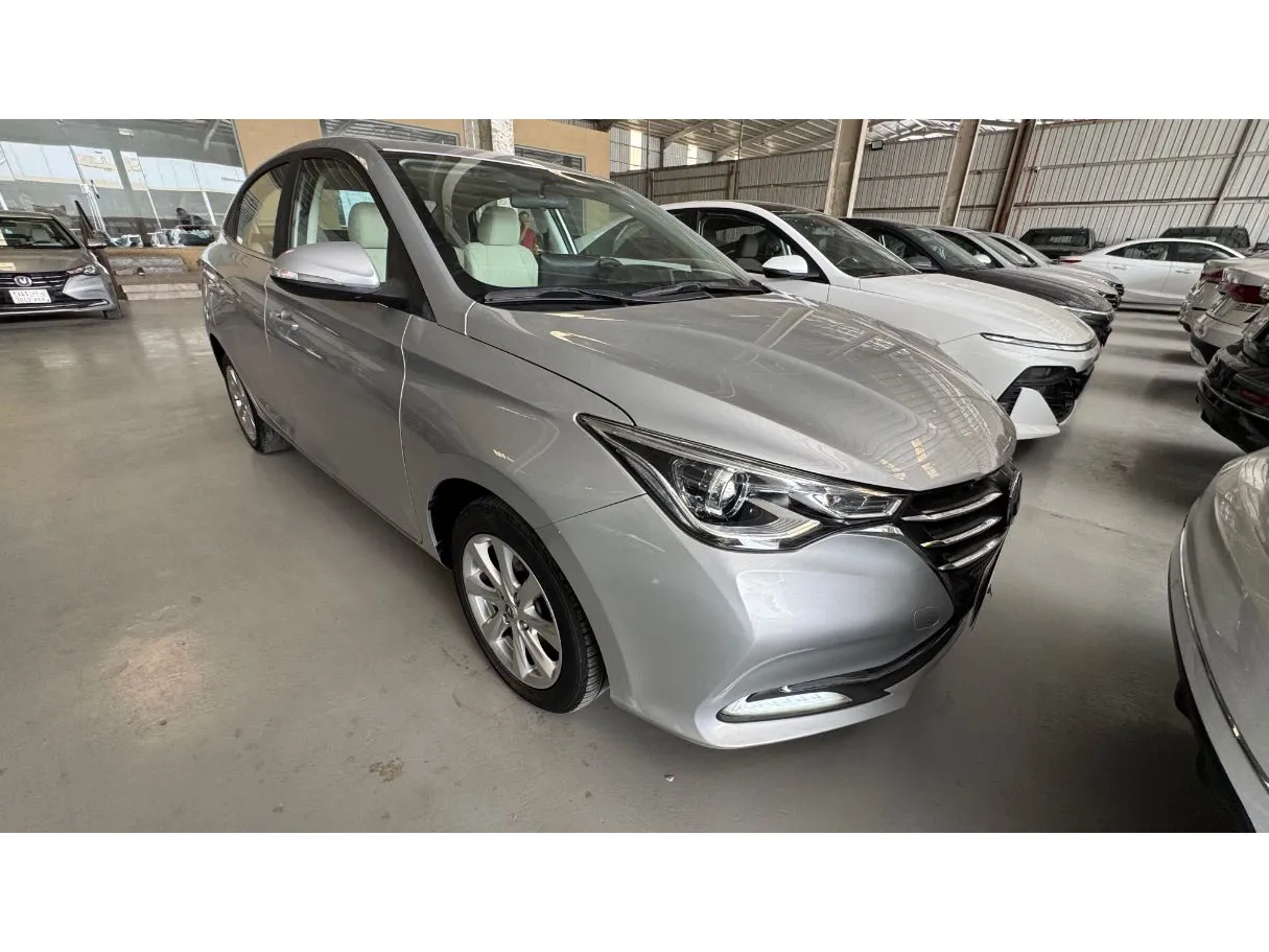Car image 3