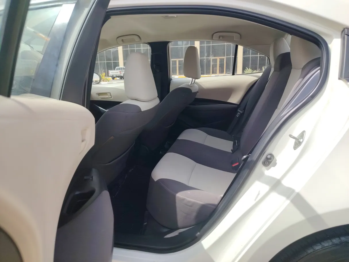 Car image 14