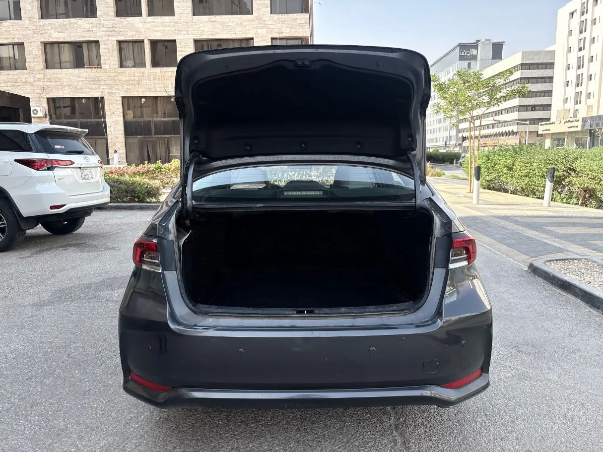Car image 26