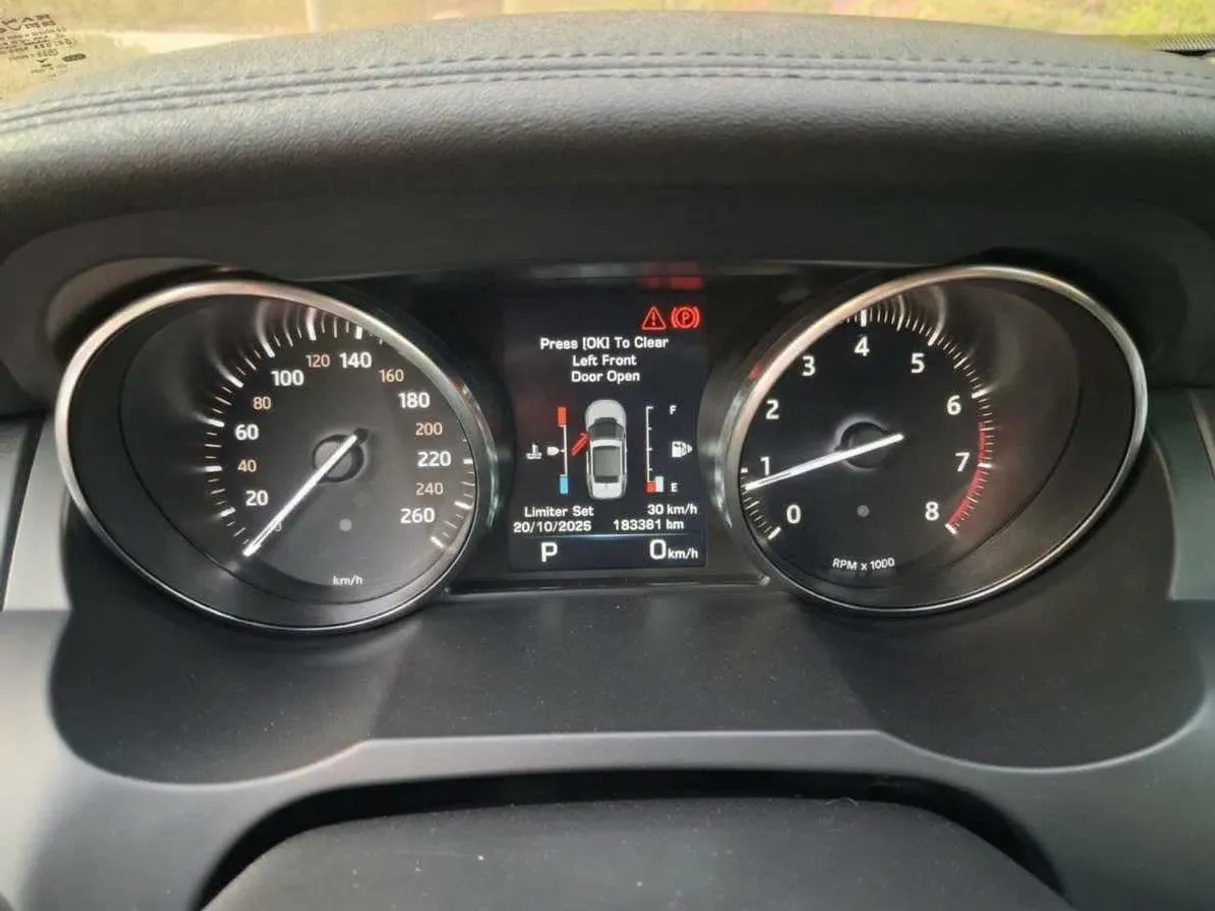 Car image 18