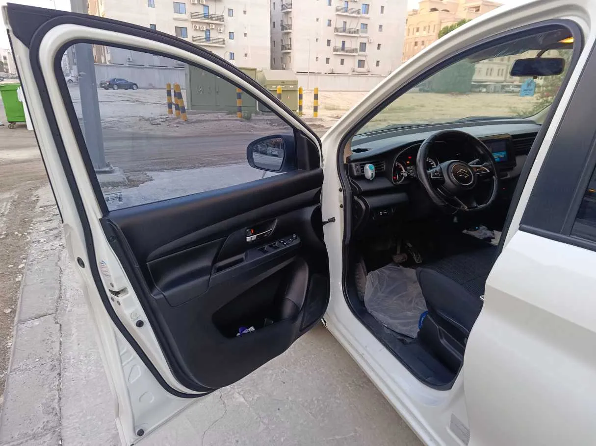 Car image 10