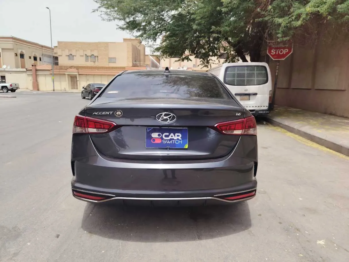 Car image 6