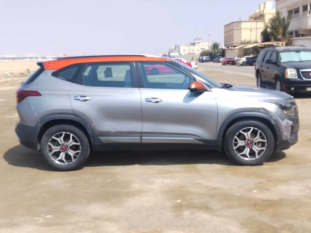 Car image 4