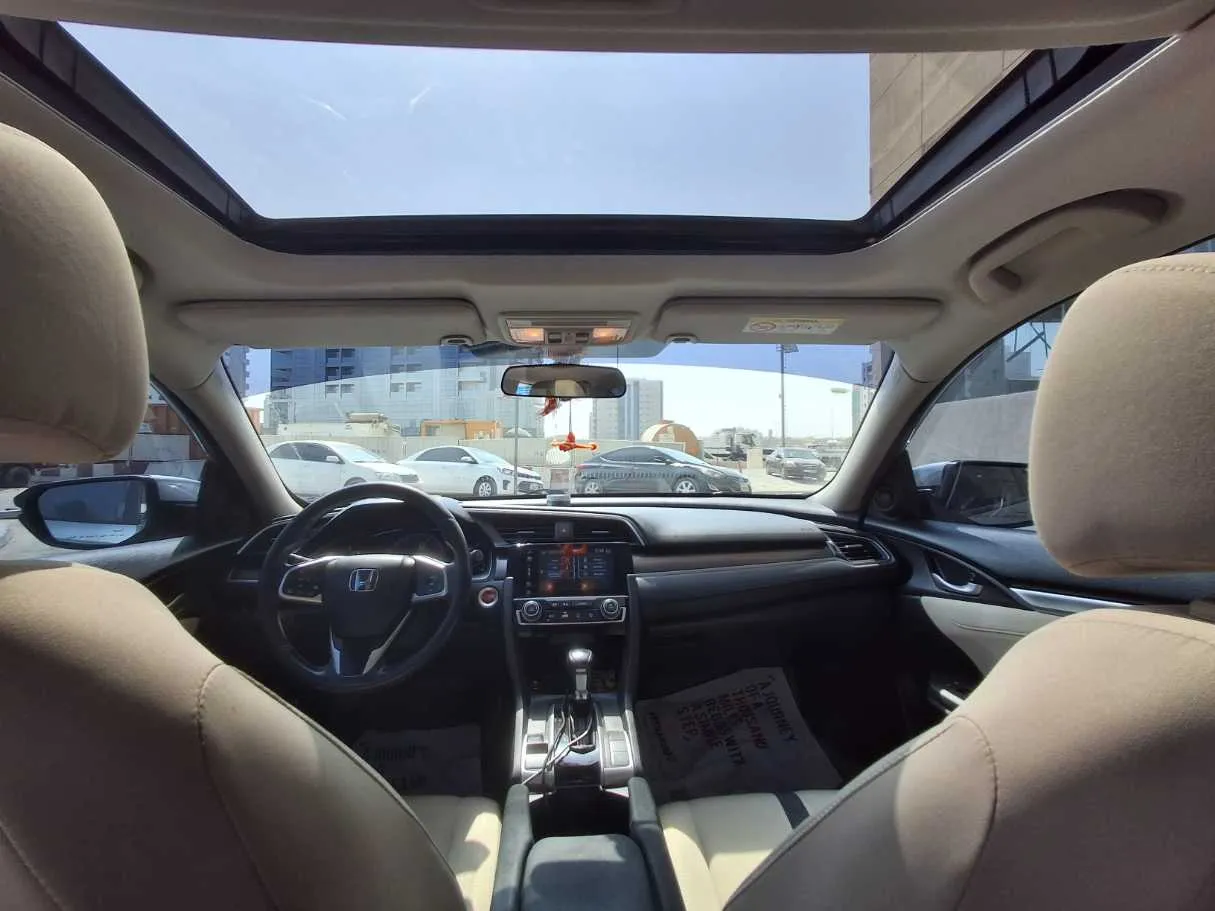Car image 17
