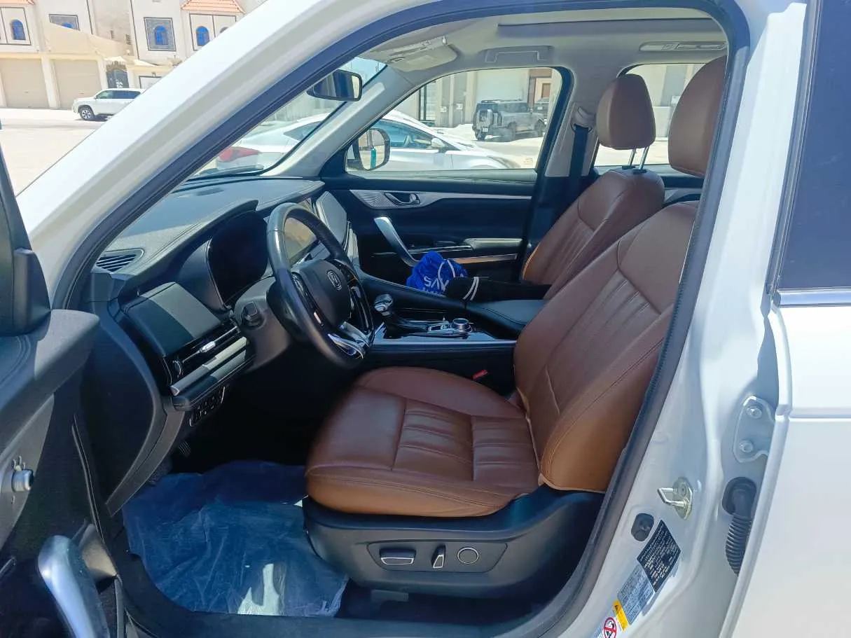 Car image 14