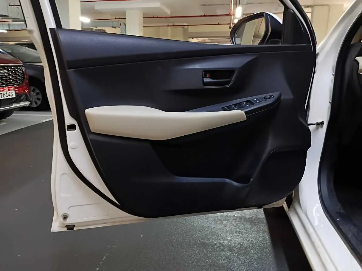 Car image 10