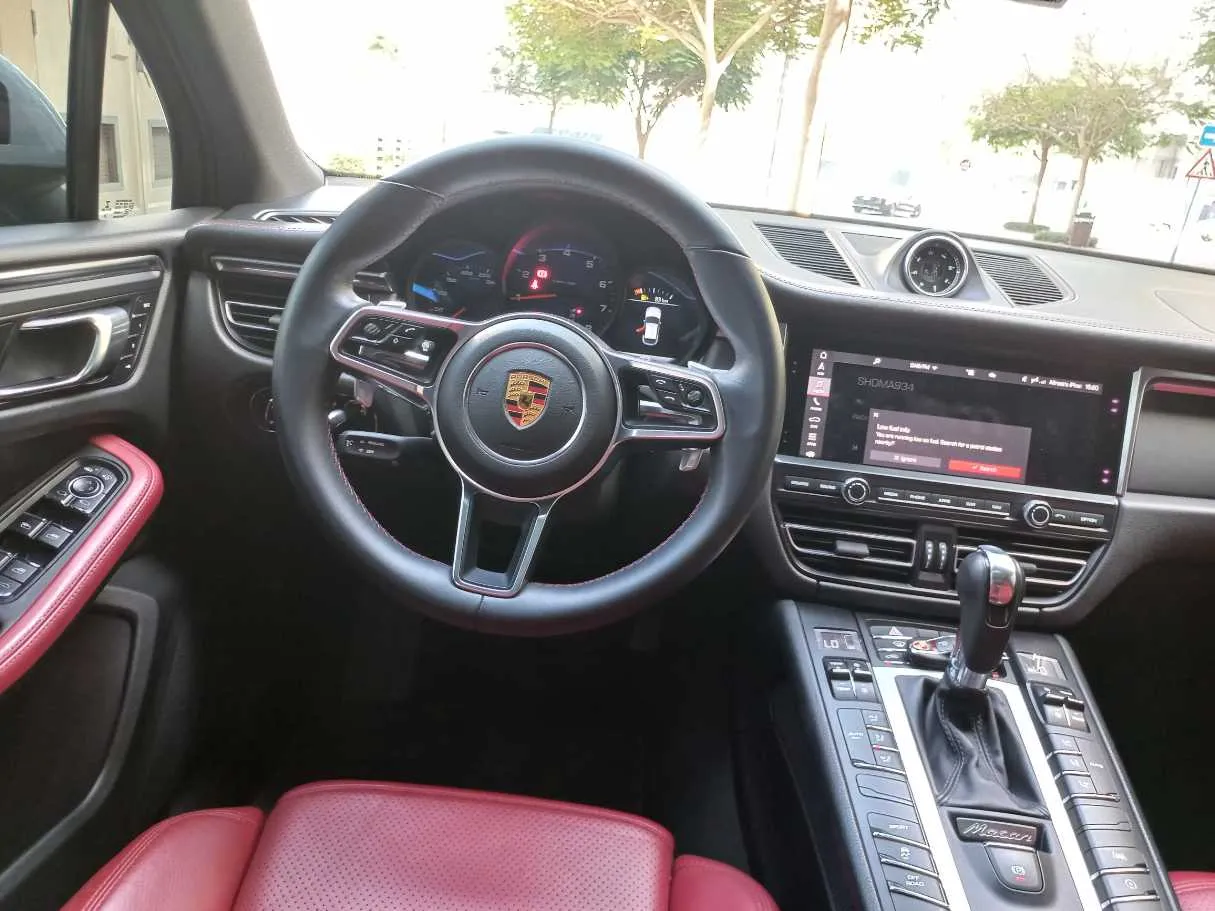 Car image 16