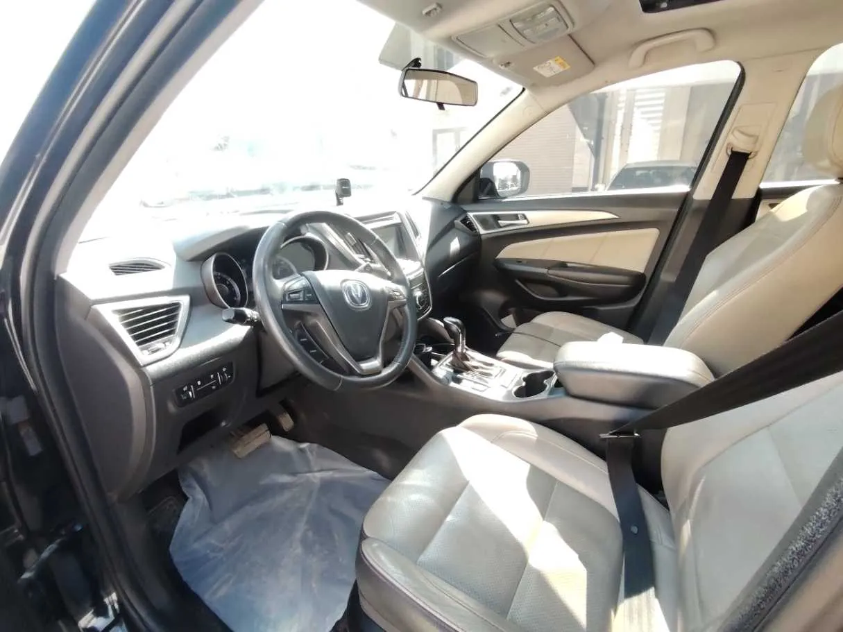 Car image 11