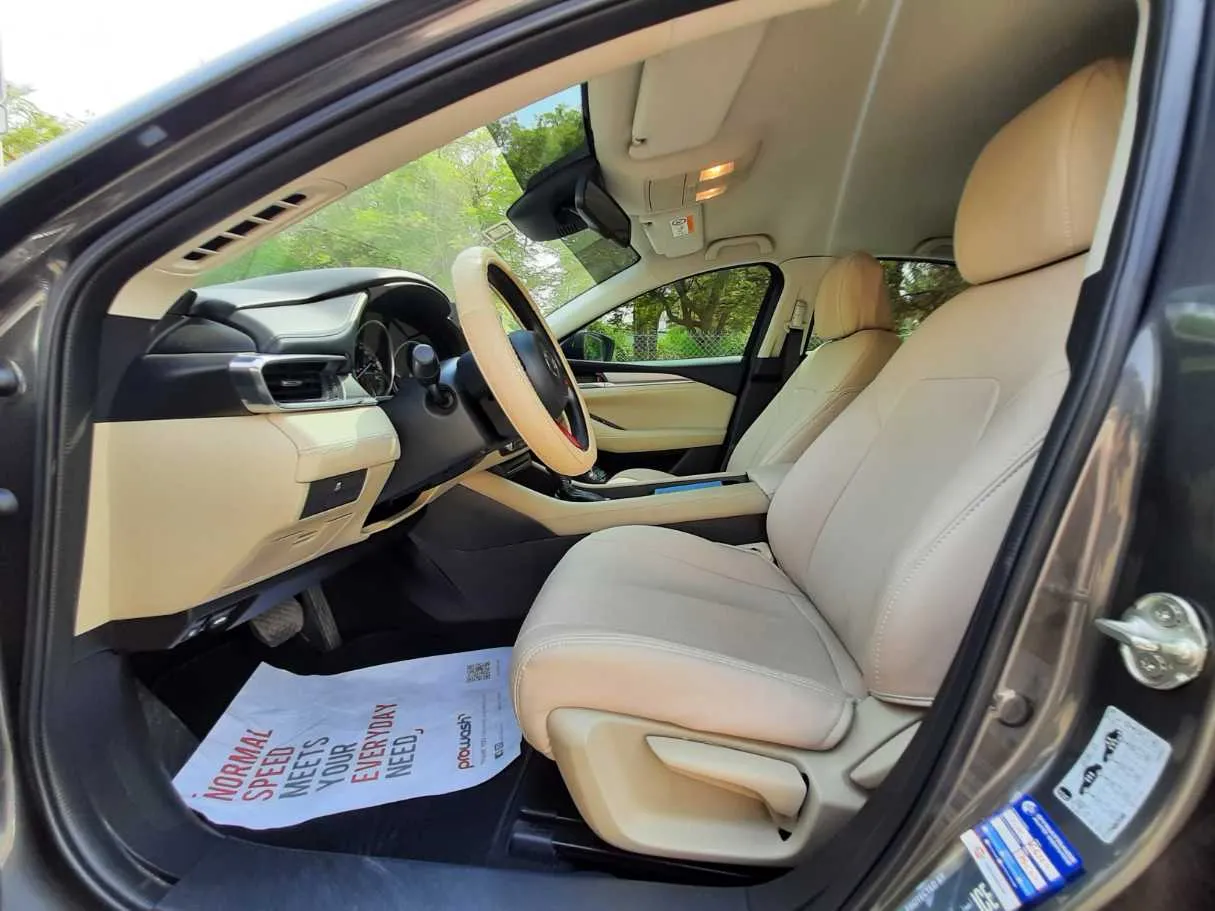 Car image 12