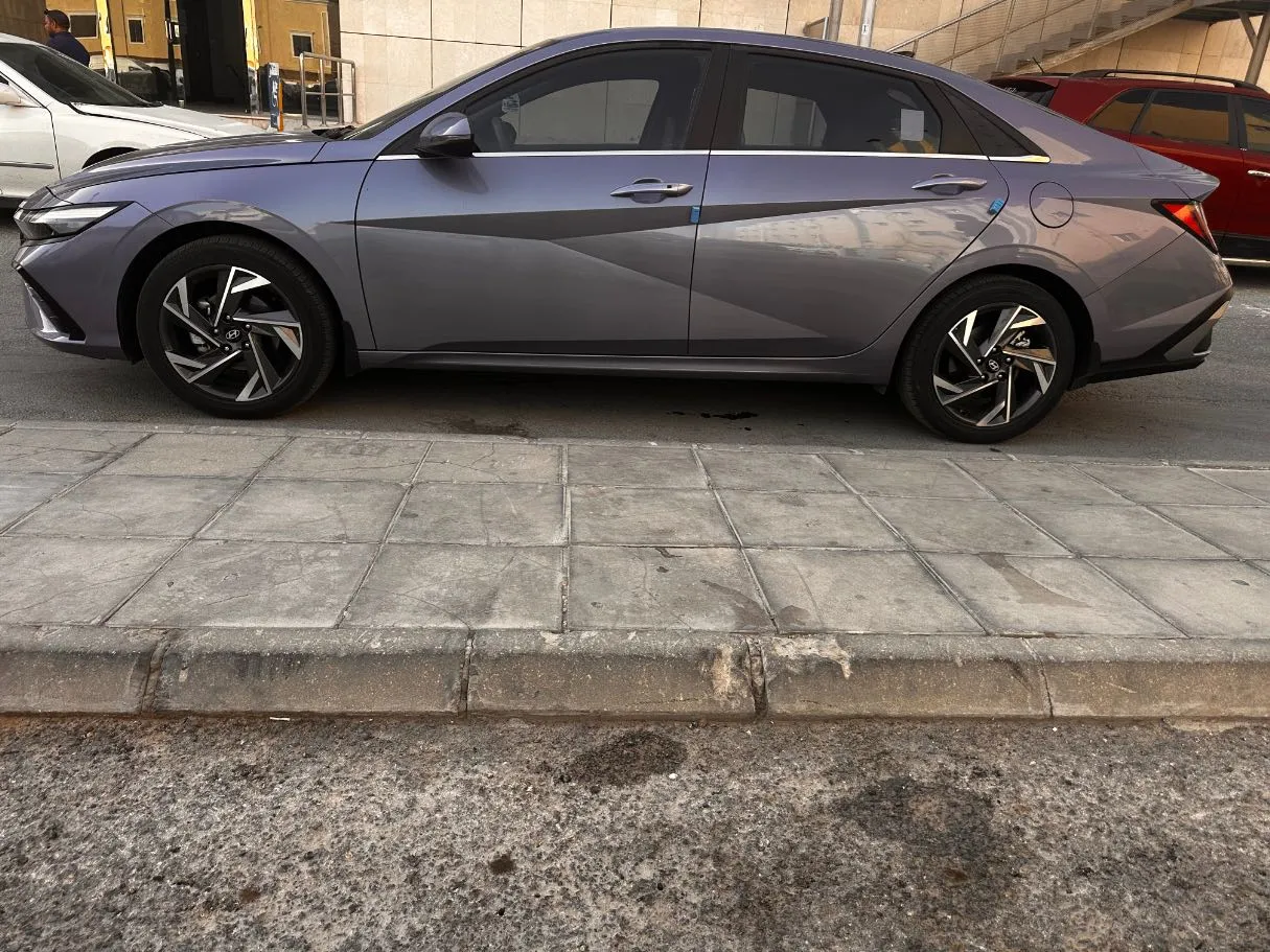 Car image 8