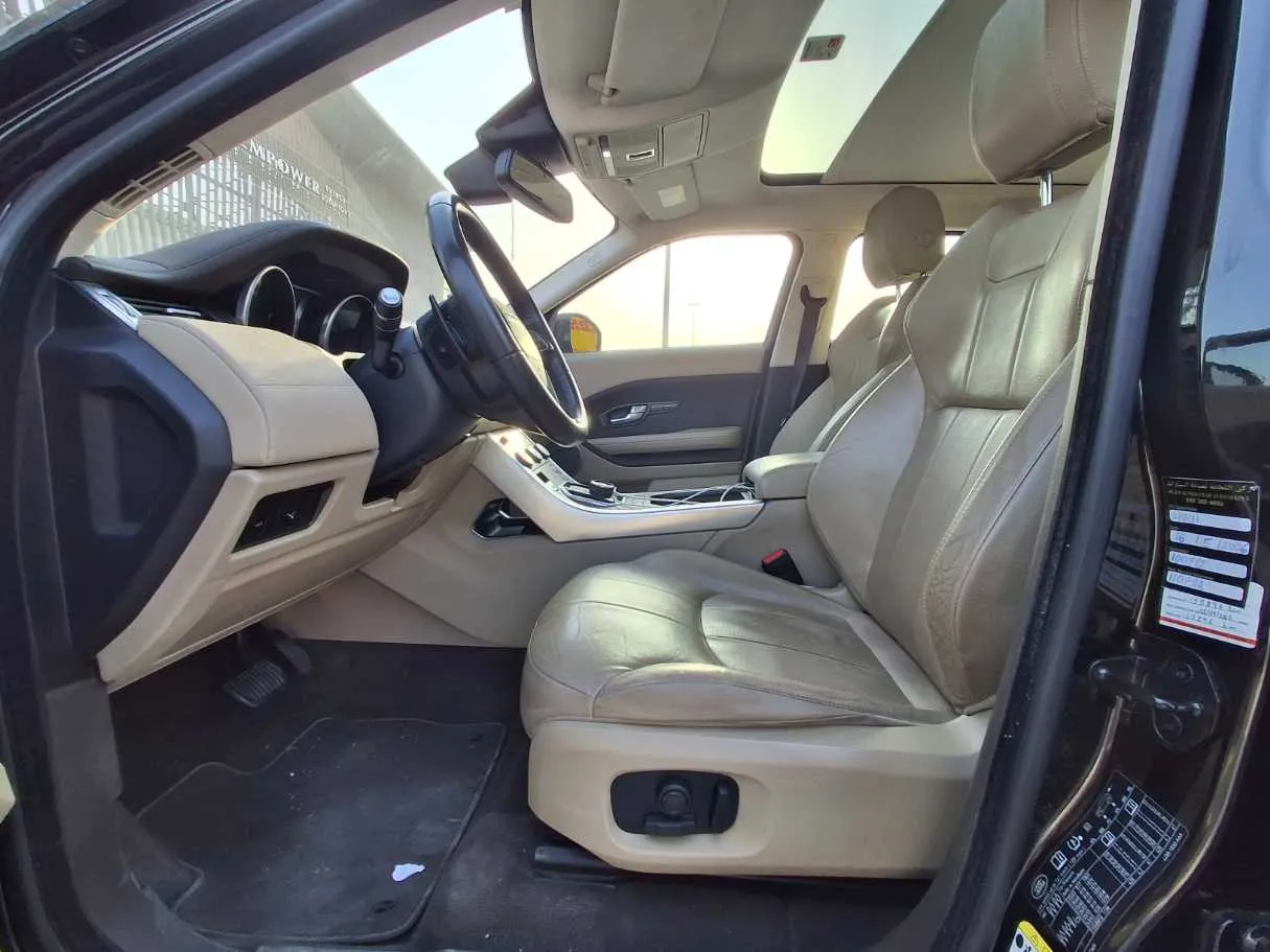 Car image 12