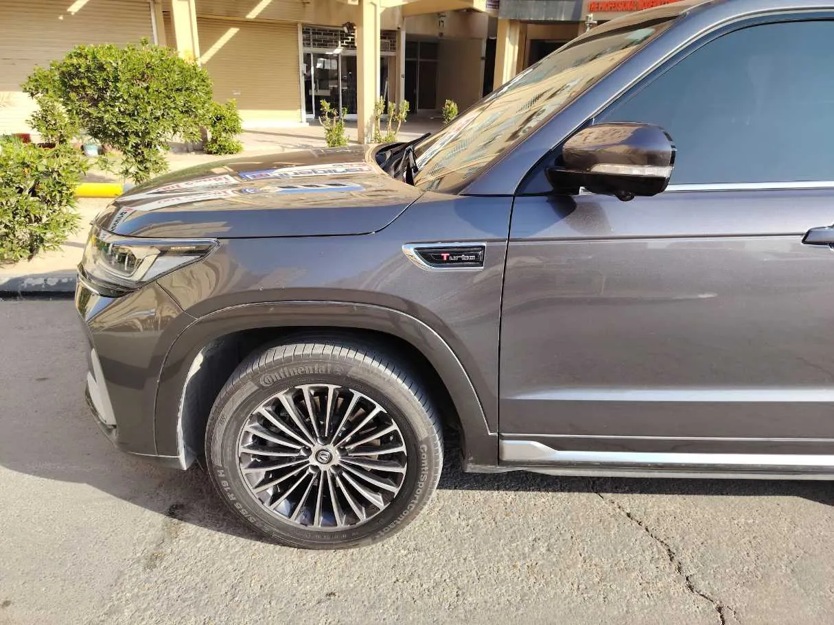 Car image 9