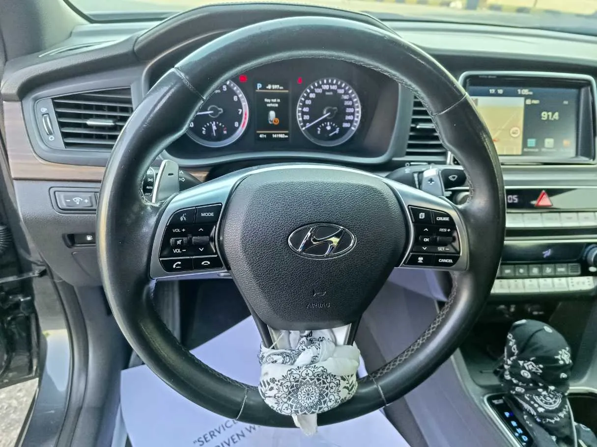 Car image 27