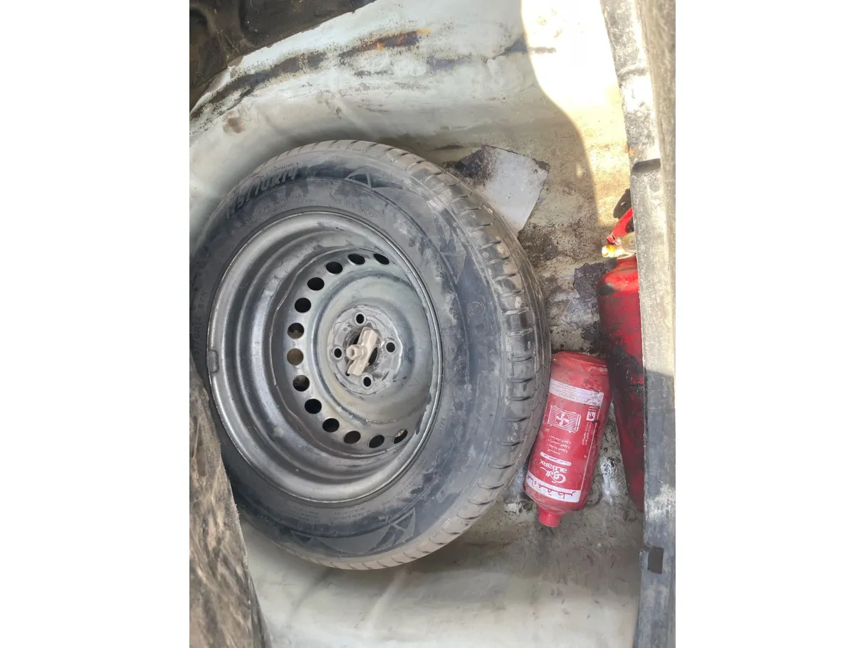 Car image 22
