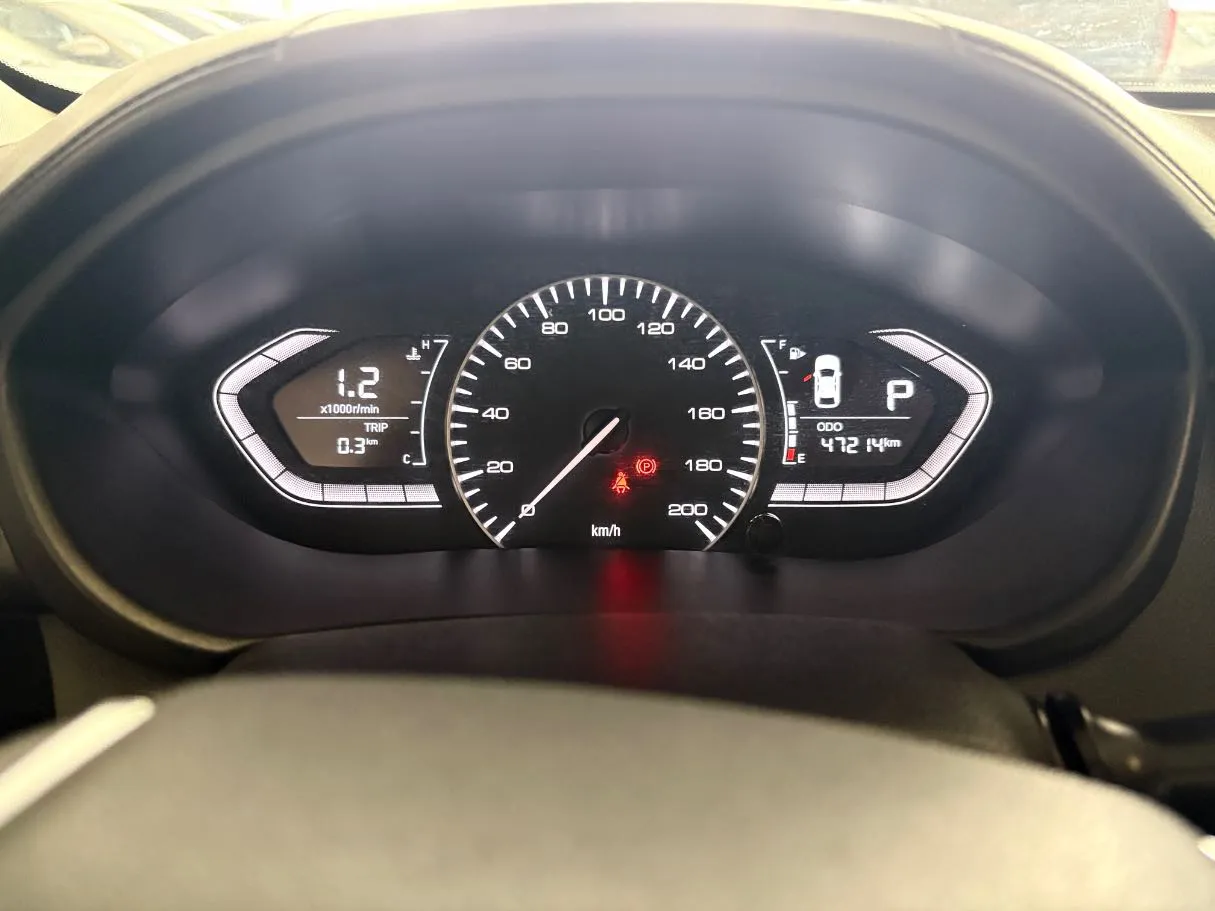 Car image 16