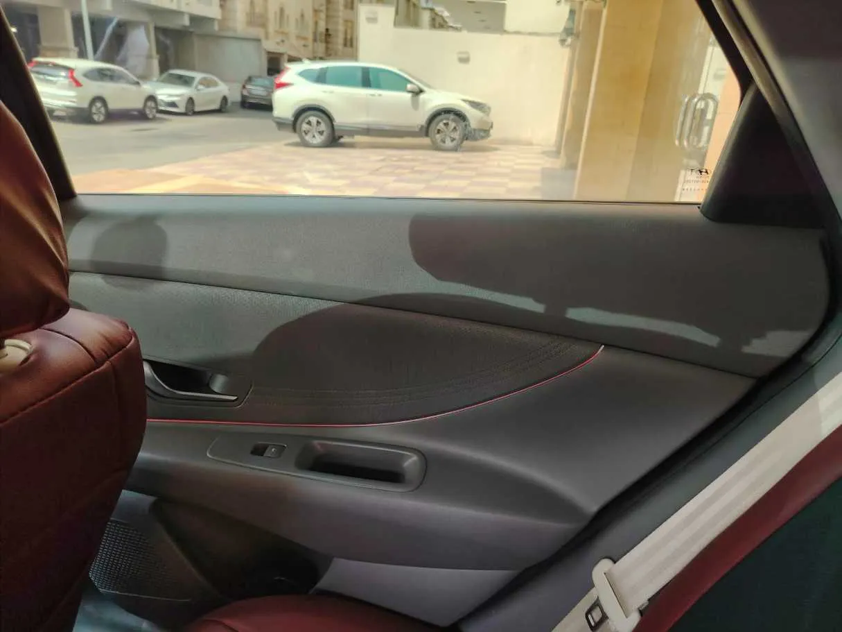 Car image 37