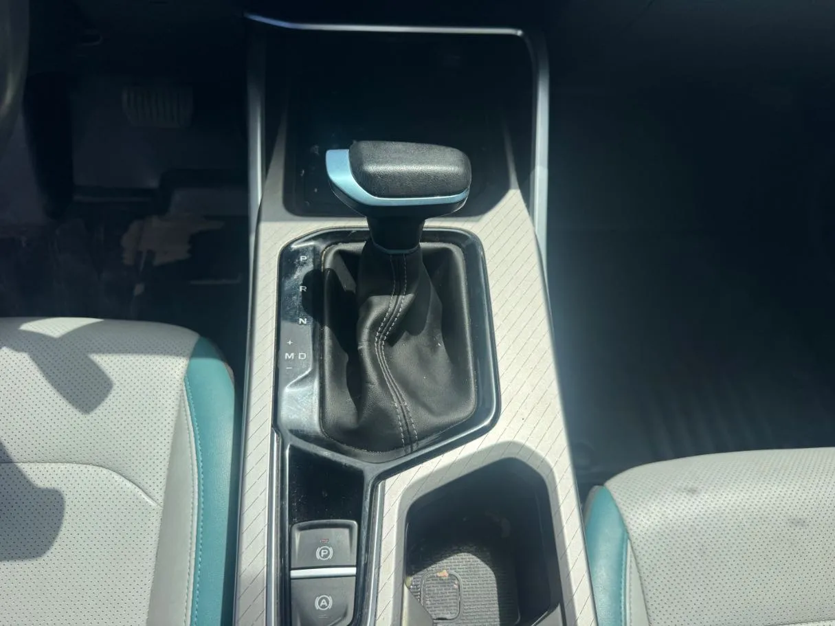 Car image 13