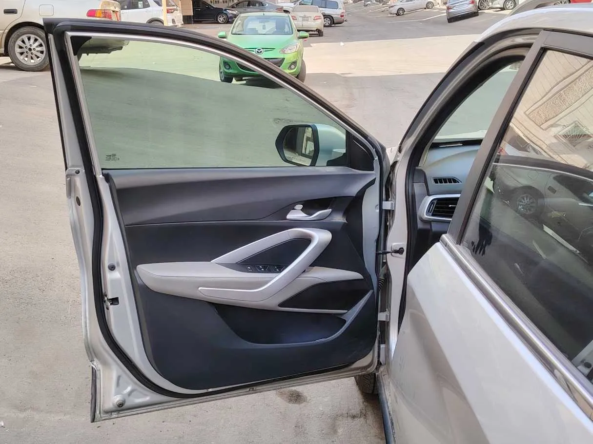Car image 11
