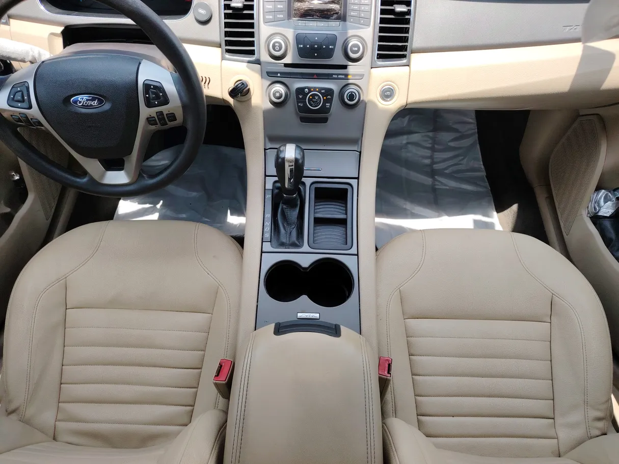 Car image 18