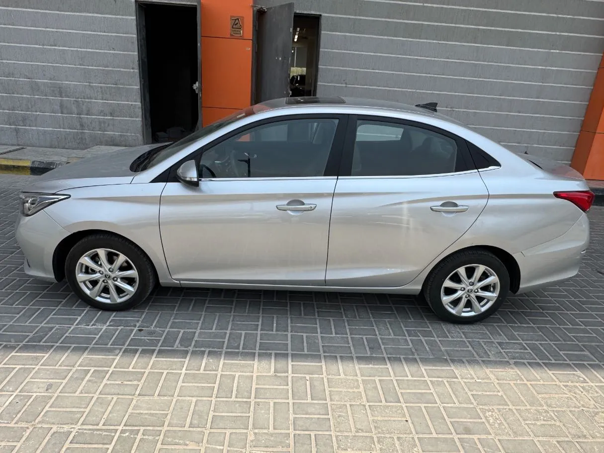 Car image 8