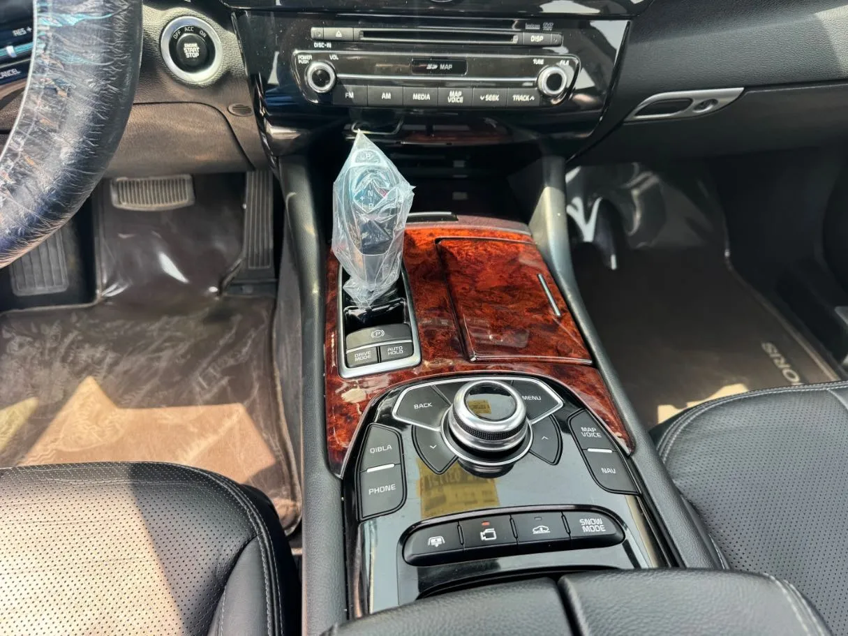 Car image 18