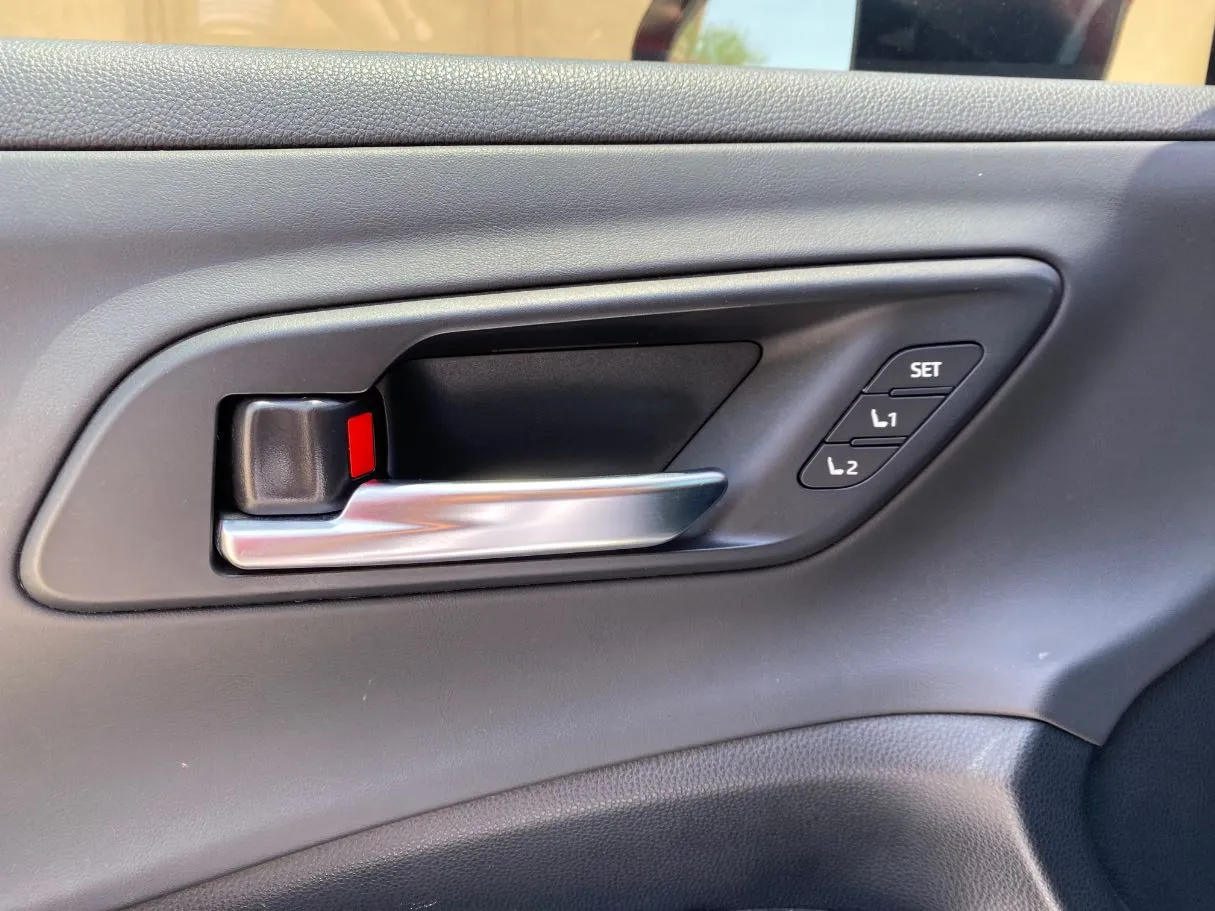 Car image 29