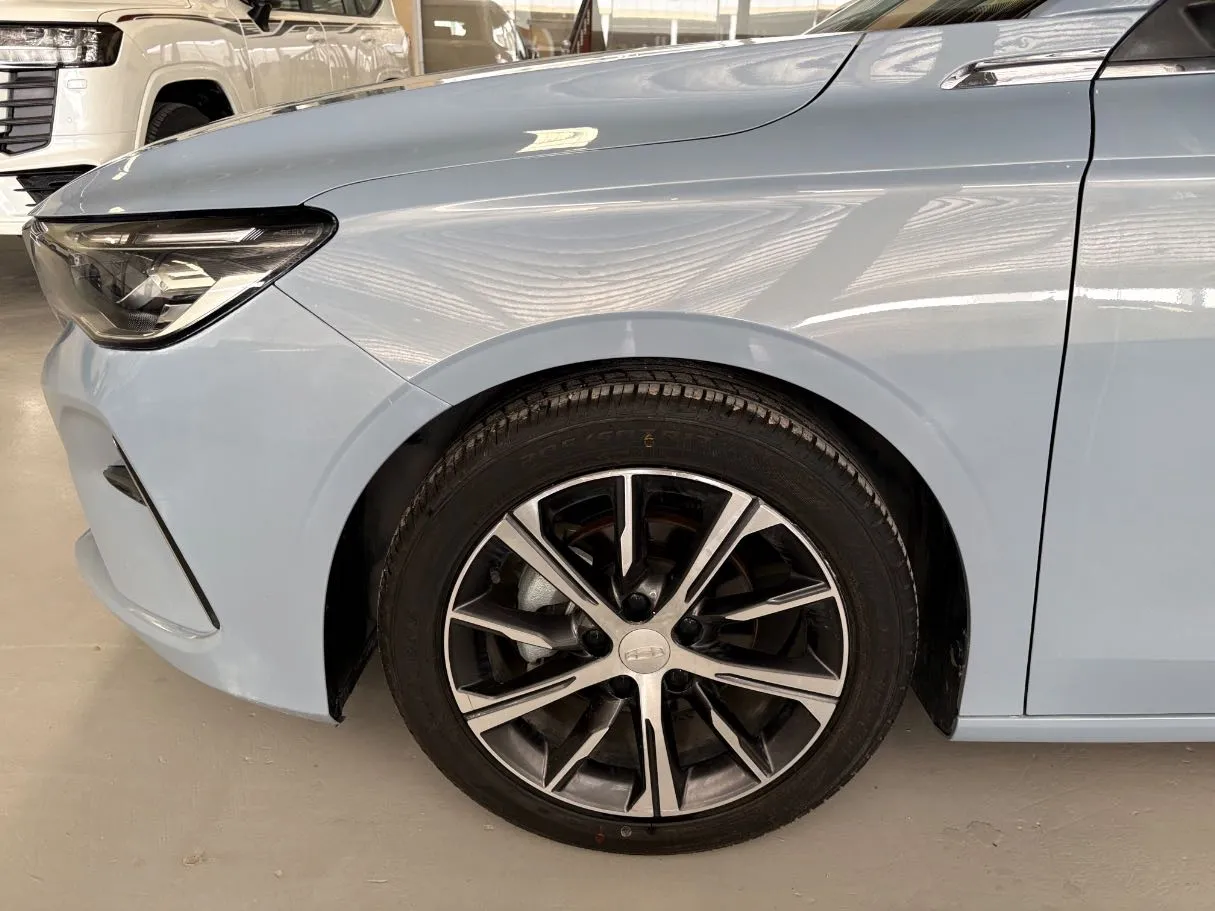 Car image 7