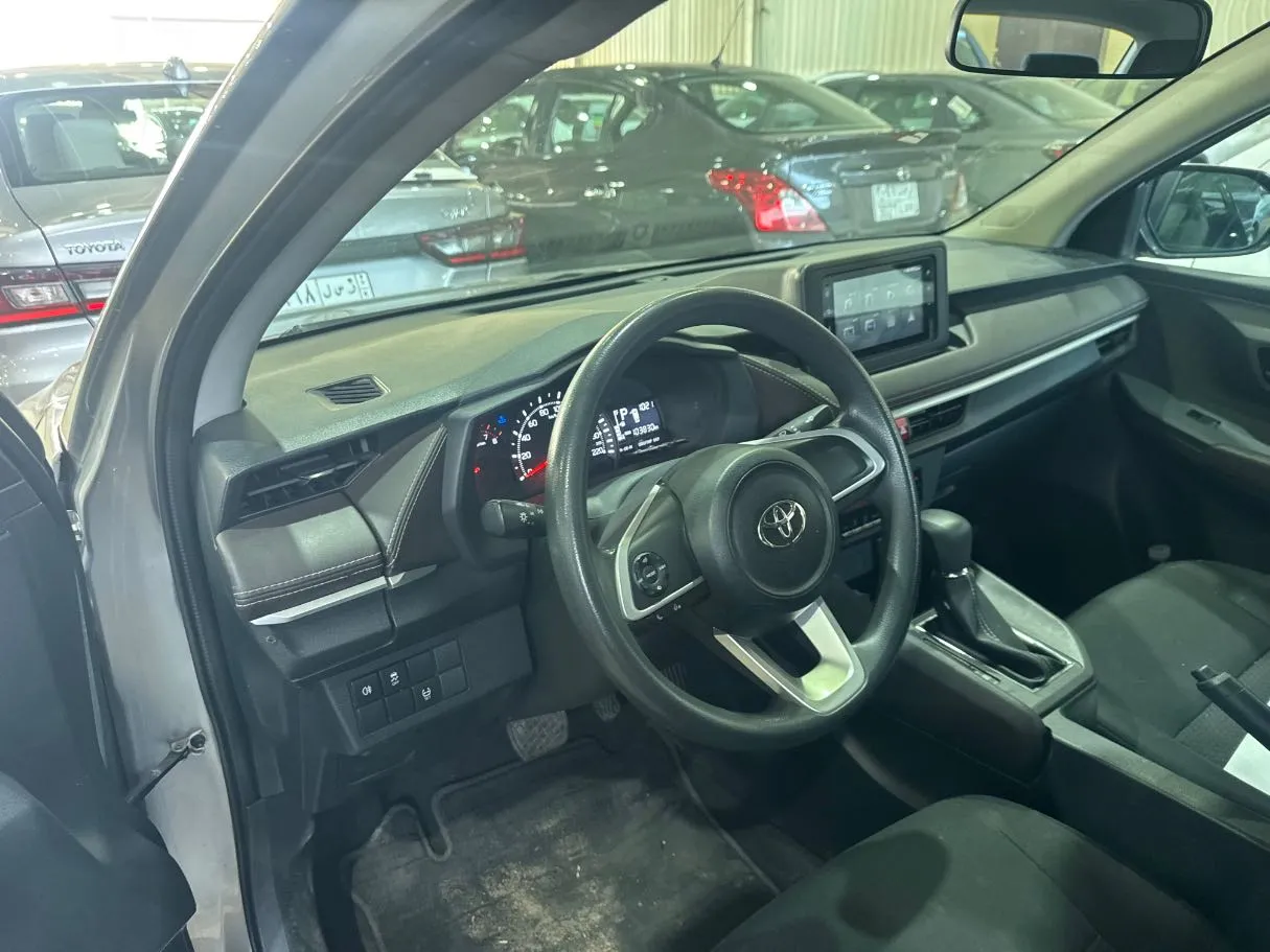 Car image 12