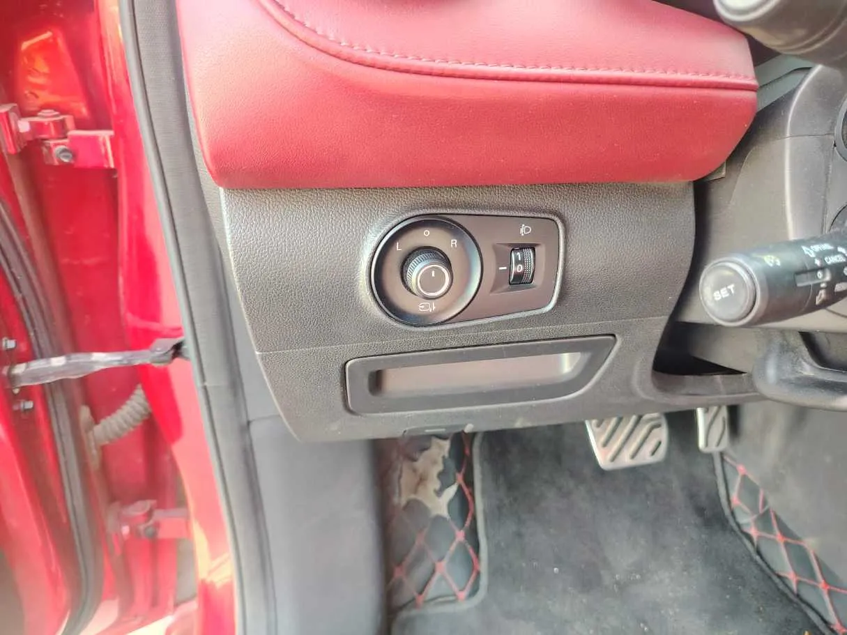Car image 35
