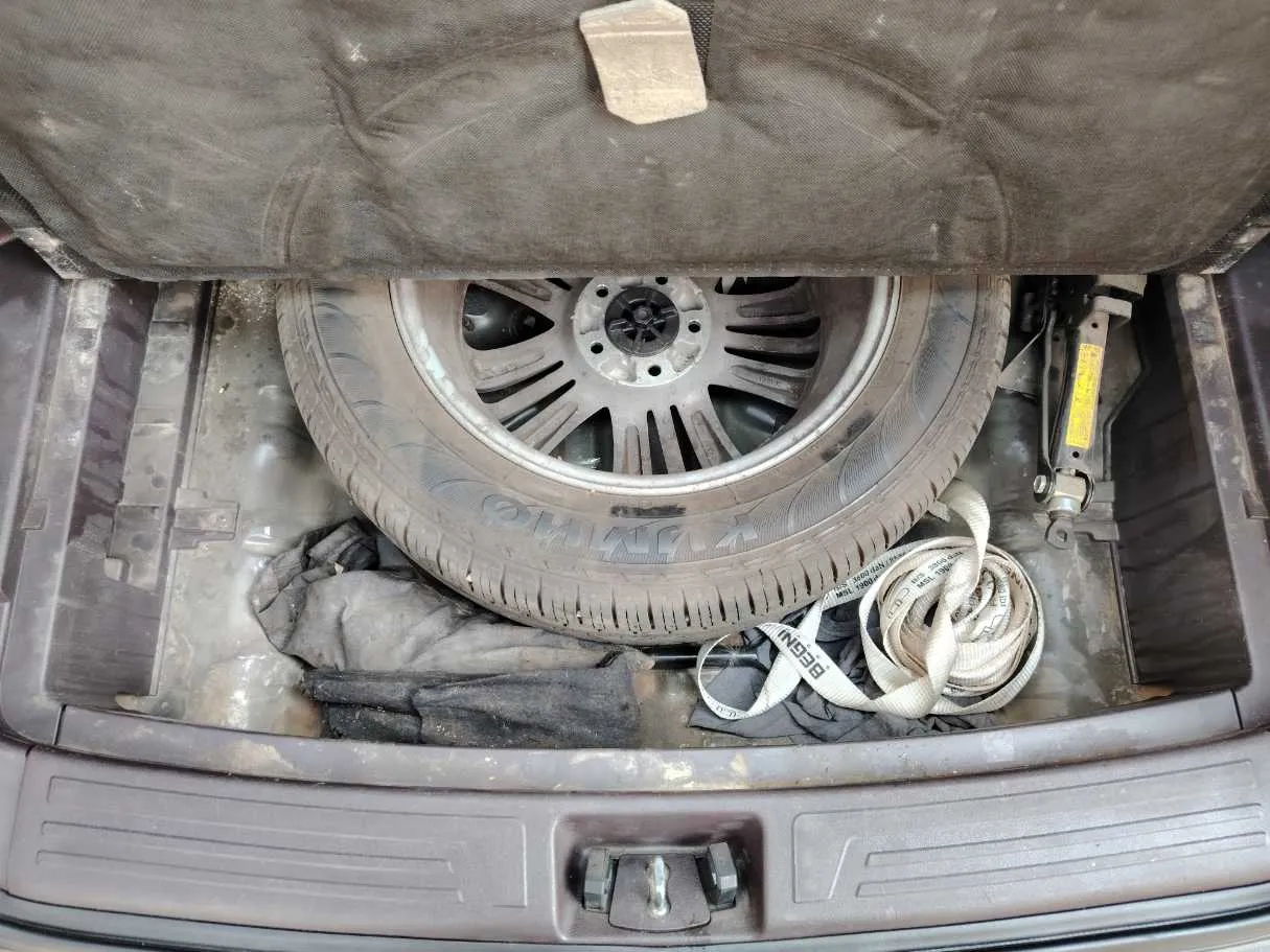 Car image 28