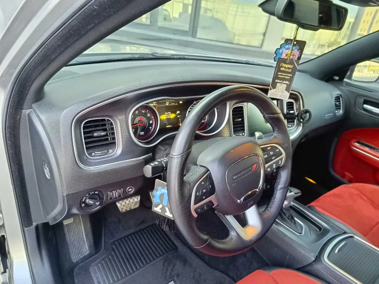Car image 15