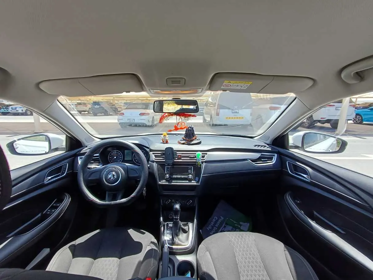 Car image 14