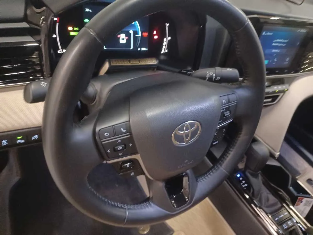 Car image 19