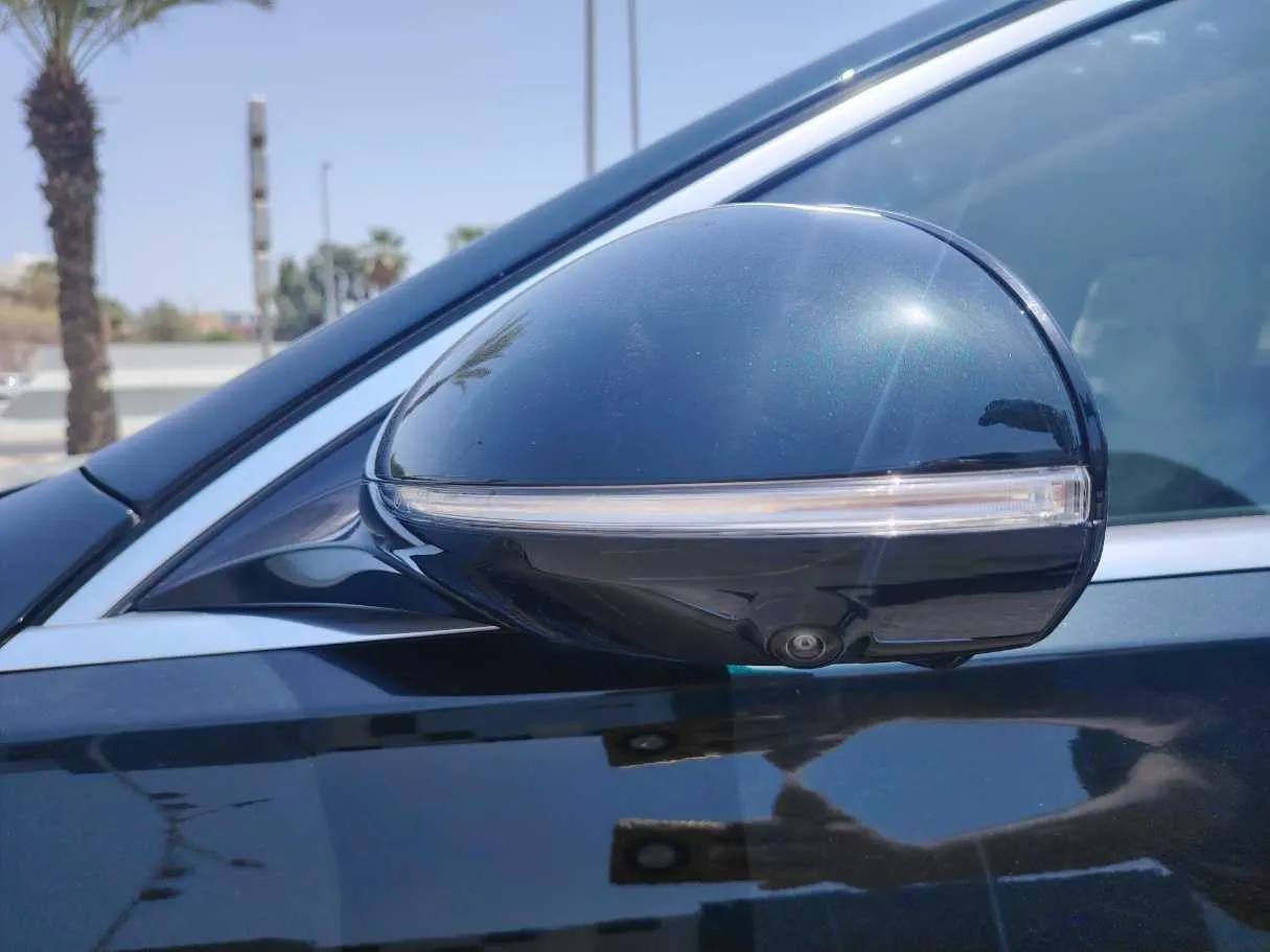 Car image 36