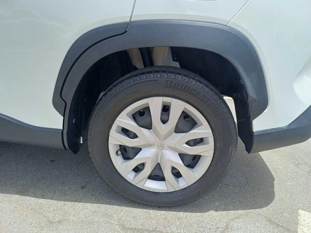 Car image 9