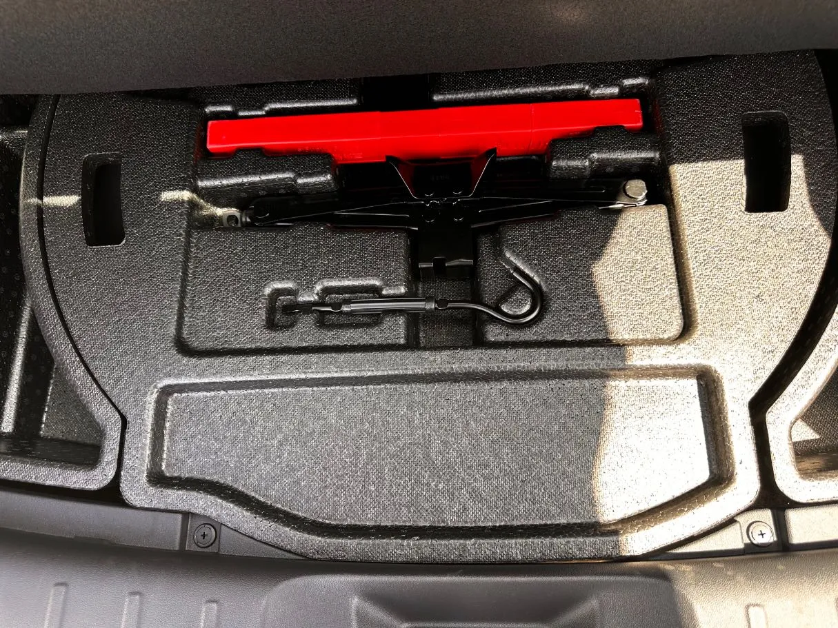 Car image 24