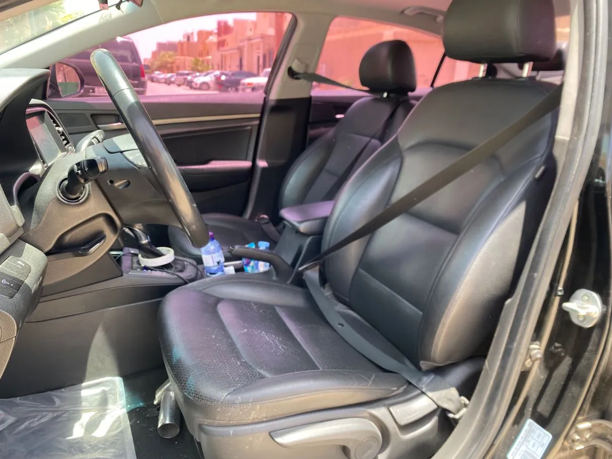 Car image 11