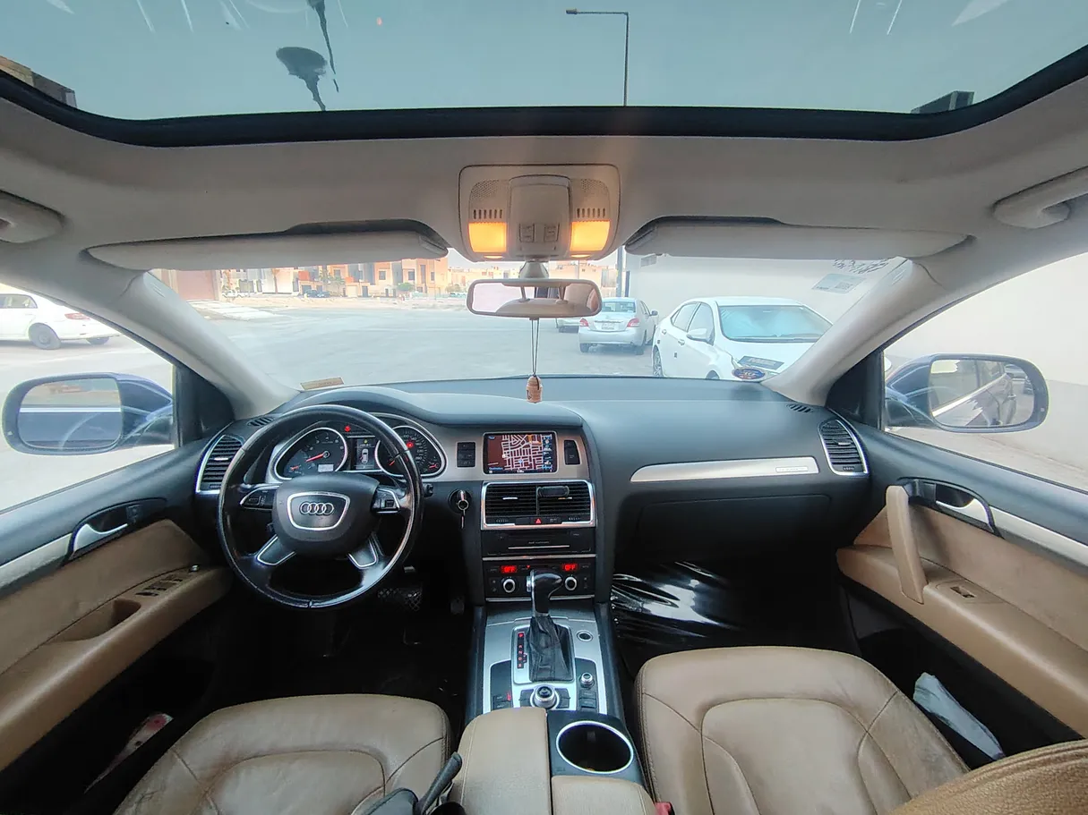 Car image 17