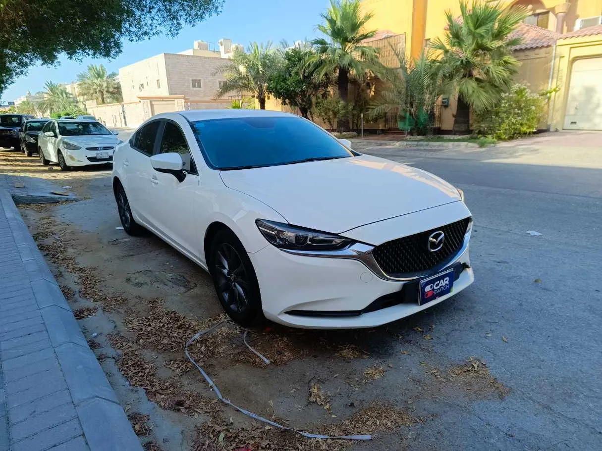 Car image 3
